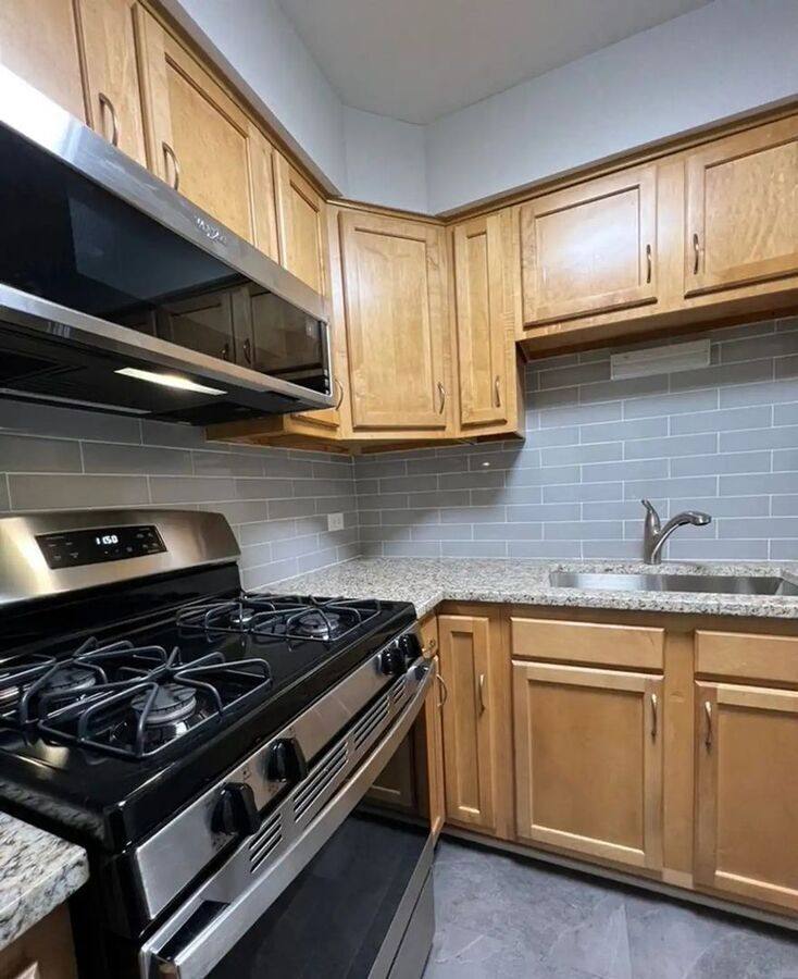 Apartment for rent at 162 Walton St #TH, Barrington, IL 60010