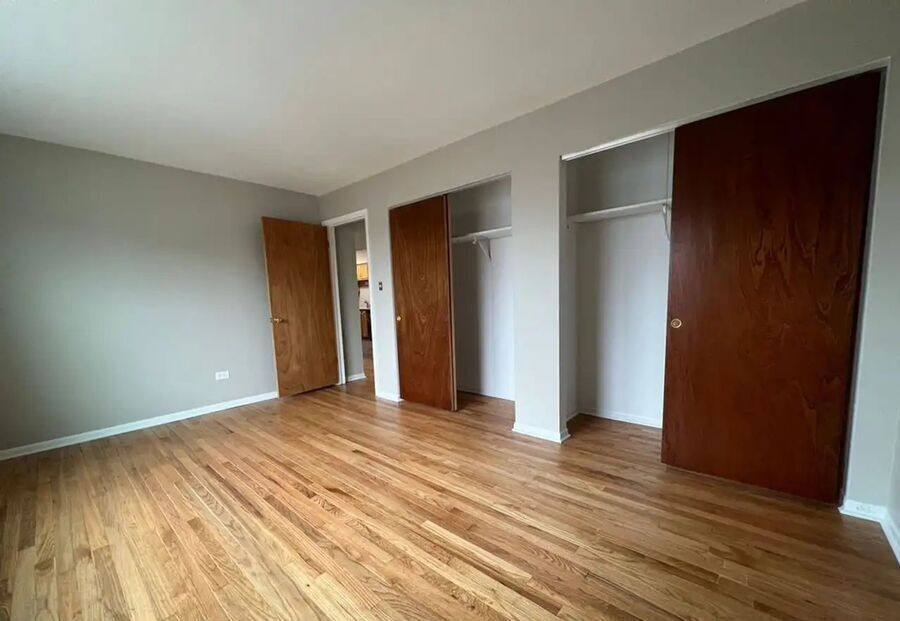 Apartment for rent at 162 Walton St #TH, Barrington, IL 60010