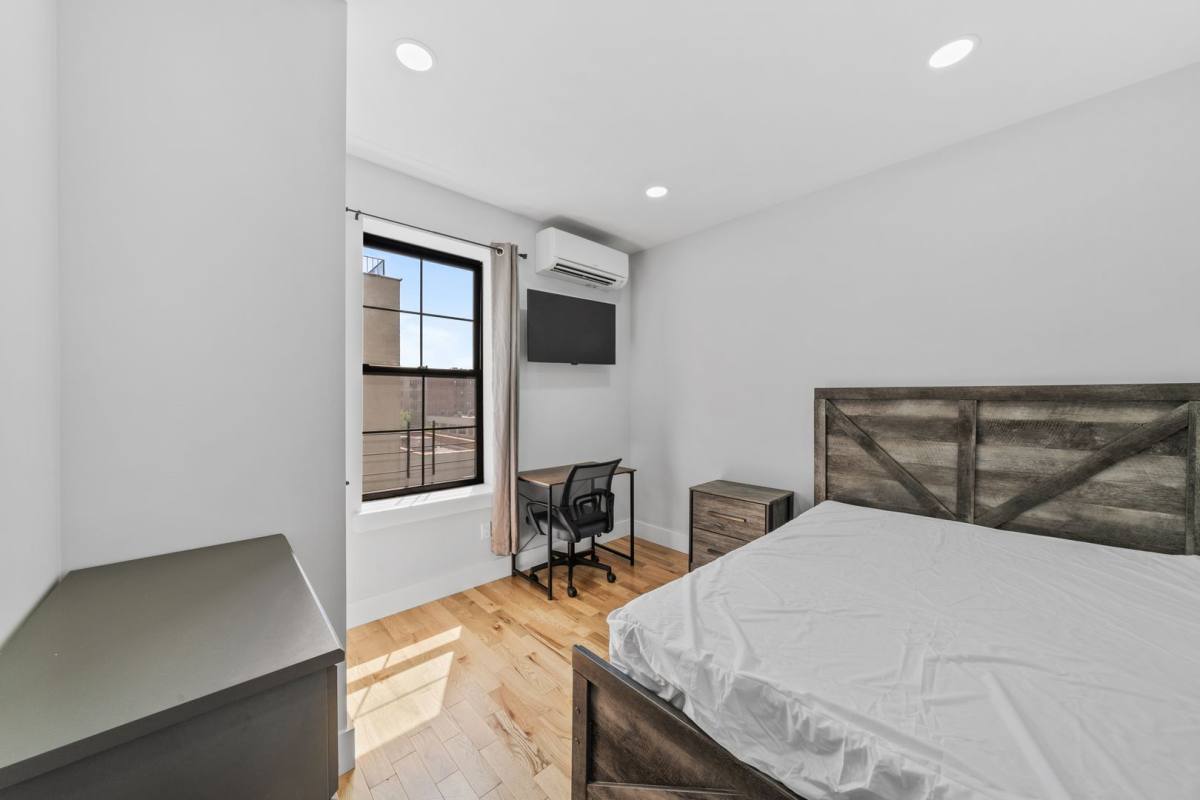 Apartment for rent at 558 E 191st St, Bronx, NY 10458