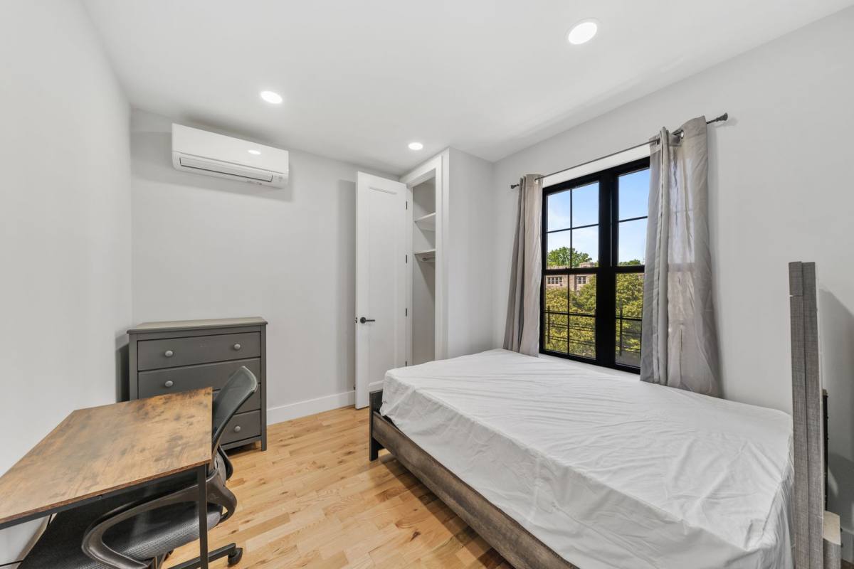 Apartment for rent at 558 E 191st St, Bronx, NY 10458