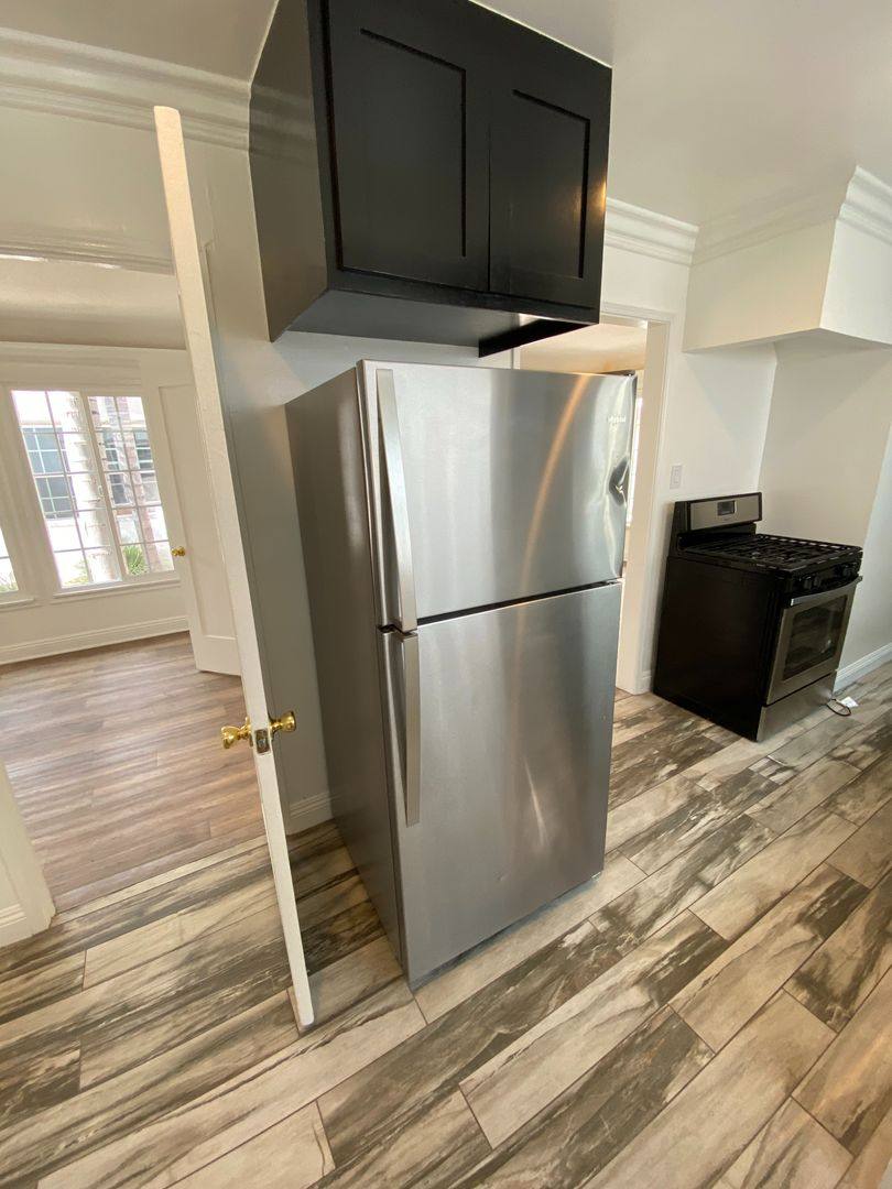 Apartment for rent at 4515-4519 Willow Brook Ave, Los Angeles, CA 90029