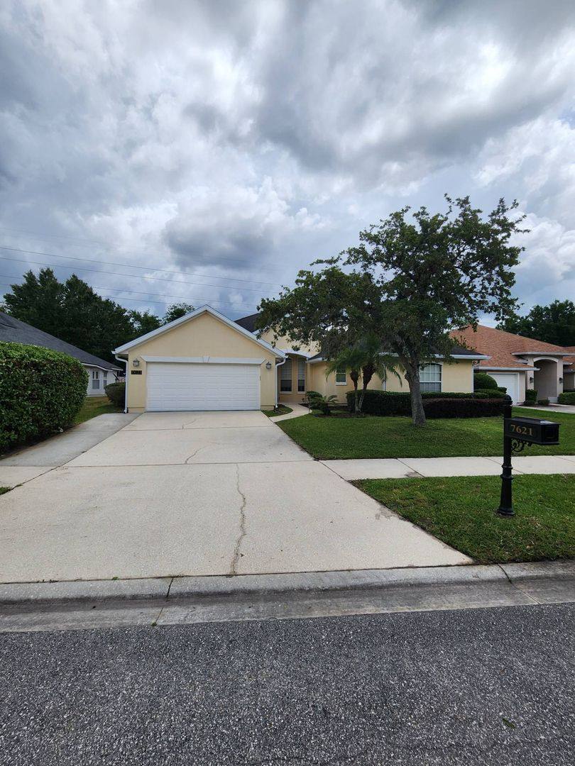 House for rent at 7621 Crosstree Lane, Jacksonville, FL 32256