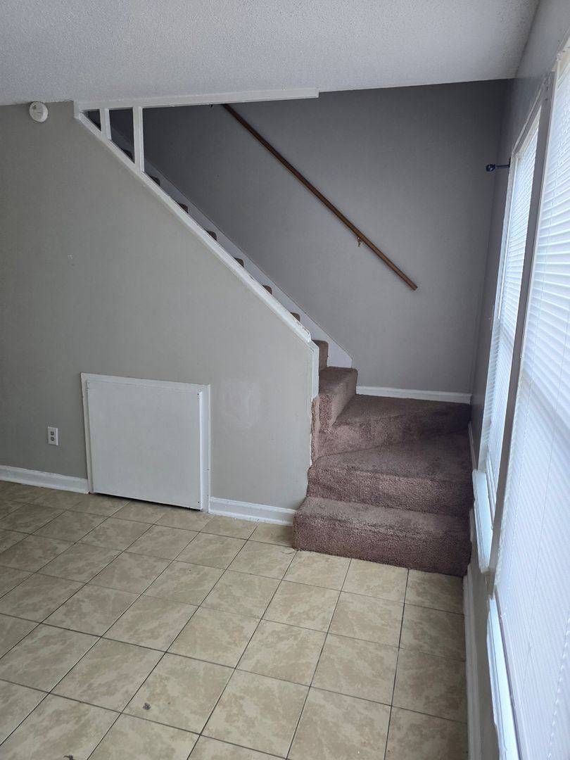 Townhouse for rent at 1637 N Ave, West Columbia, SC 29169