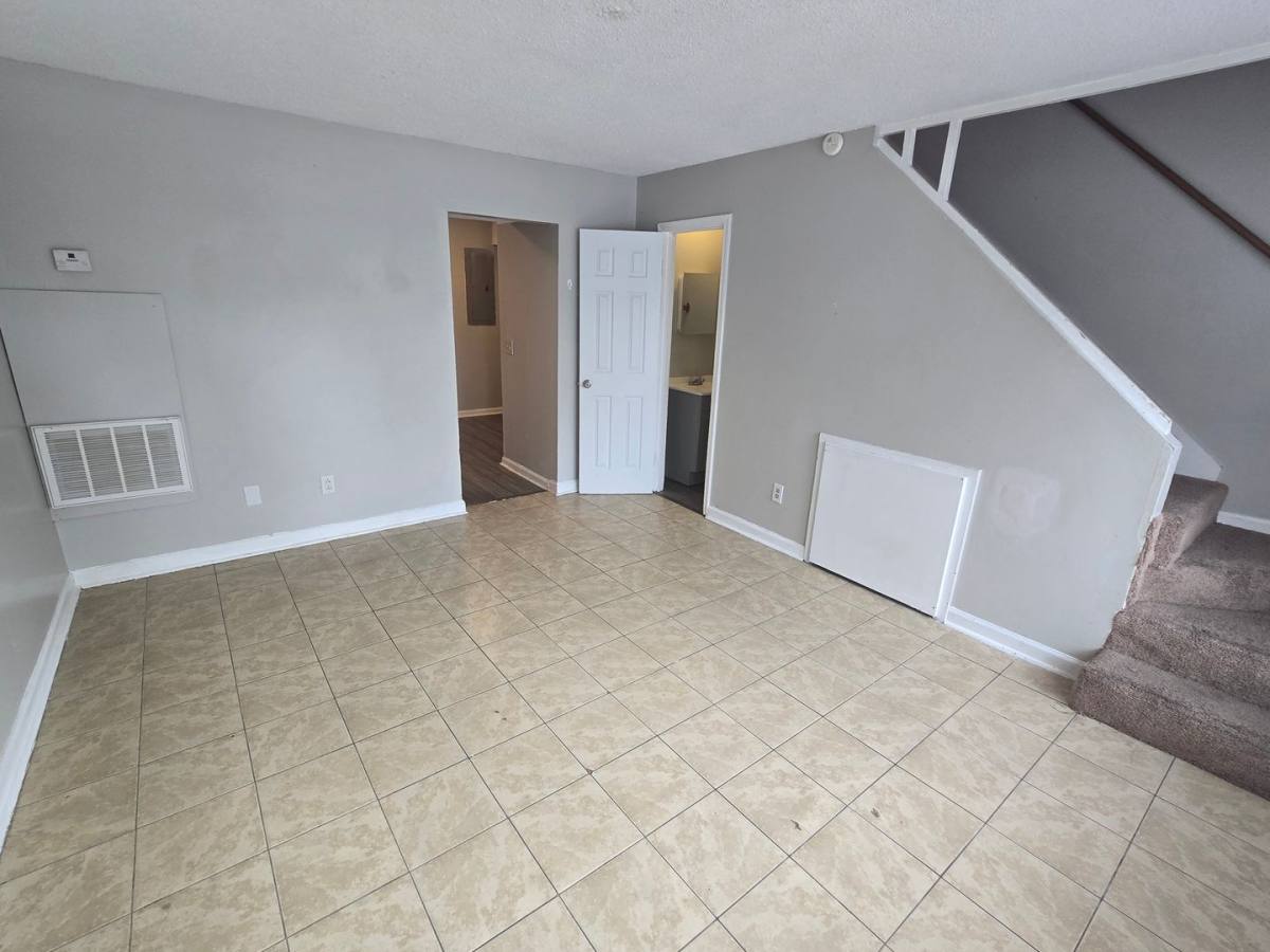 Townhouse for rent at 1637 N Ave, West Columbia, SC 29169