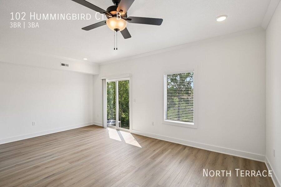 Townhouse for rent at 102 Hummingbird Court, Smithville, MO 64089