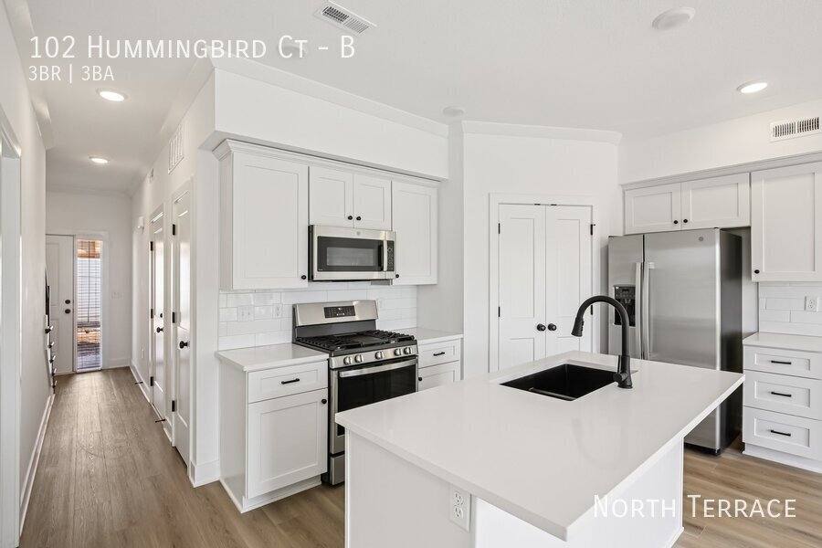 Townhouse for rent at 102 Hummingbird Court, Smithville, MO 64089