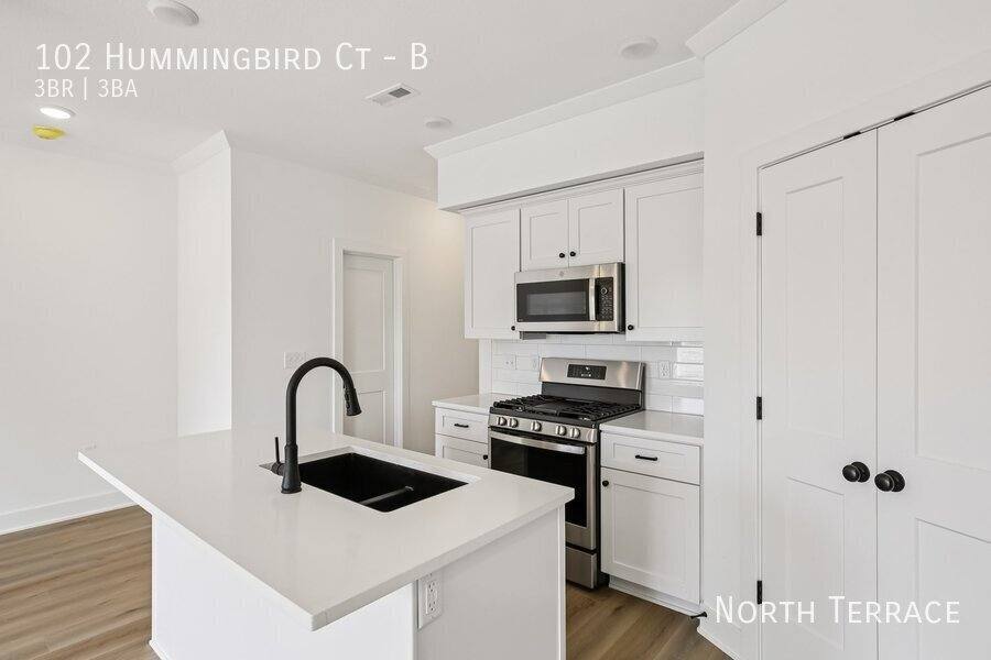 Townhouse for rent at 102 Hummingbird Court, Smithville, MO 64089