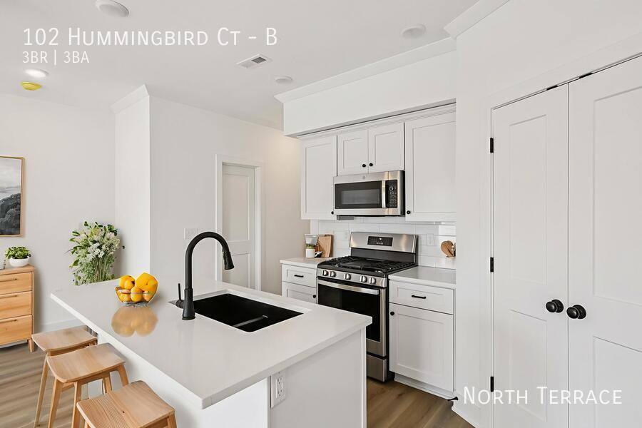 Townhouse for rent at 102 Hummingbird Court, Smithville, MO 64089