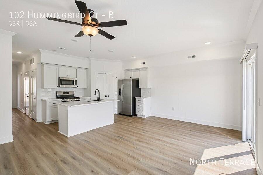 Townhouse for rent at 102 Hummingbird Court, Smithville, MO 64089