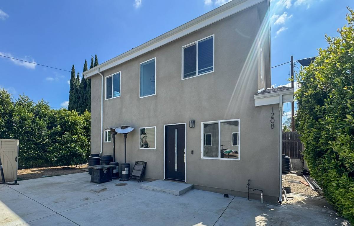Townhouse for rent at 1208 N Alexandria Ave, Los Angeles, CA 90029