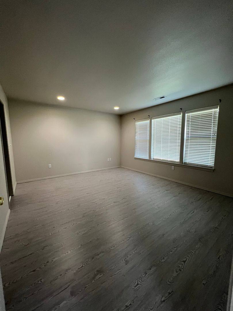 House for rent at 925 Hanks St #HARBOR Isles, Klamath Falls, OR 97601