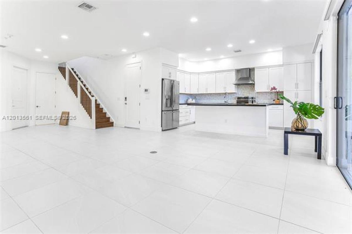 Townhouse for rent at 20919 NW 1st Dr, Hollywood, FL 33029