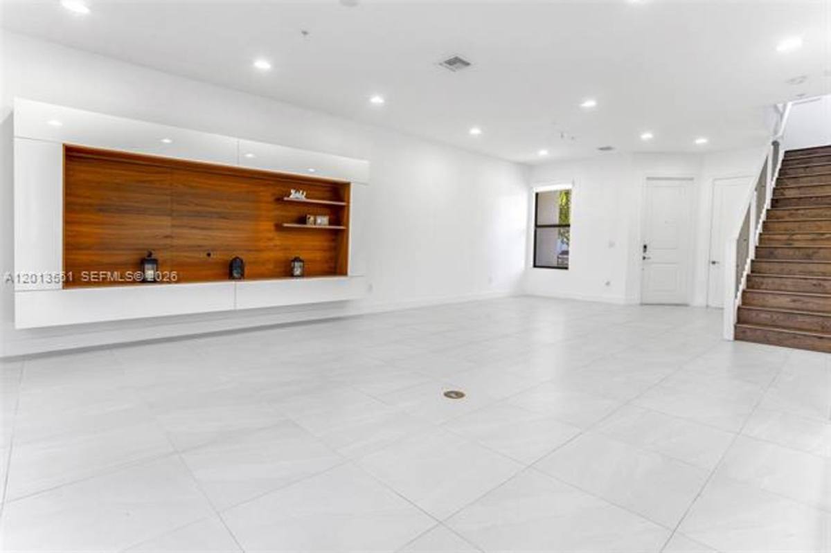 Townhouse for rent at 20919 NW 1st Dr, Hollywood, FL 33029