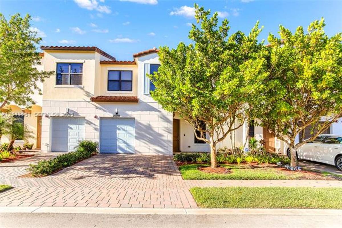 Townhouse for rent at 20919 NW 1st Dr, Hollywood, FL 33029