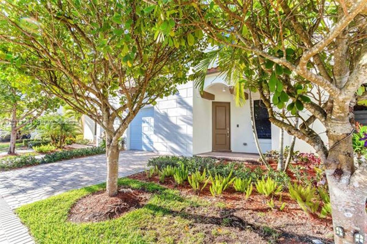 Townhouse for rent at 20919 NW 1st Dr, Hollywood, FL 33029