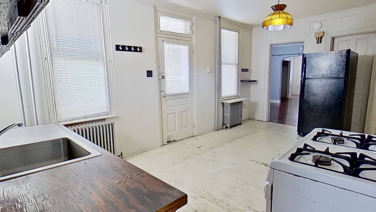 1336 W Philadelphia St - 1st Floor, York, PA 17404 - Apartment for Rent - Image 2