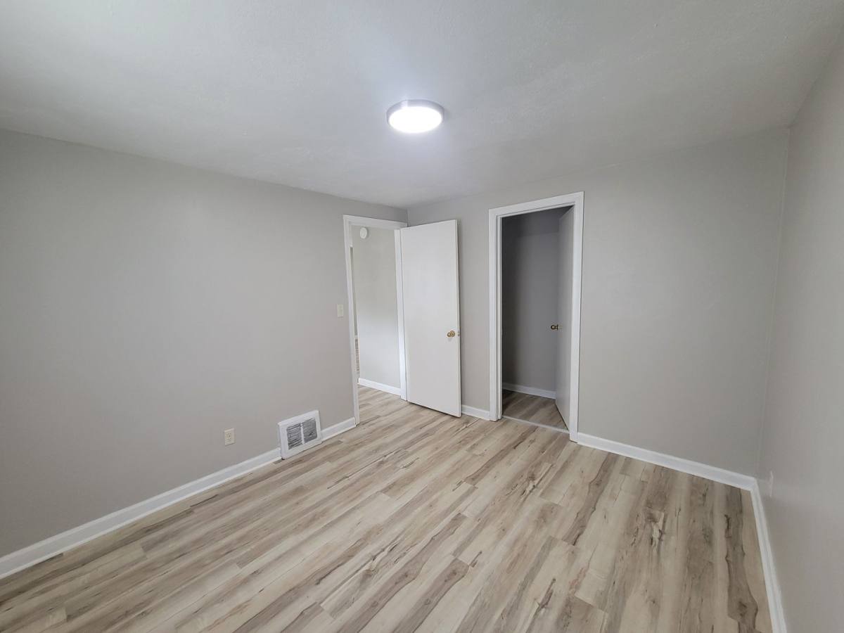 Apartment for rent at 152 Maywood Ave, Creve Coeur, IL 61610
