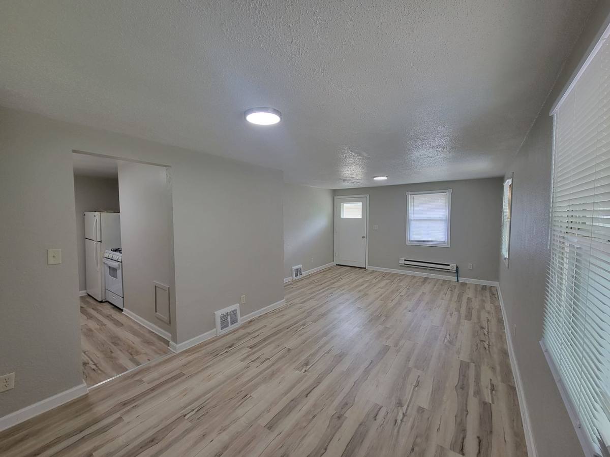 Apartment for rent at 152 Maywood Ave, Creve Coeur, IL 61610