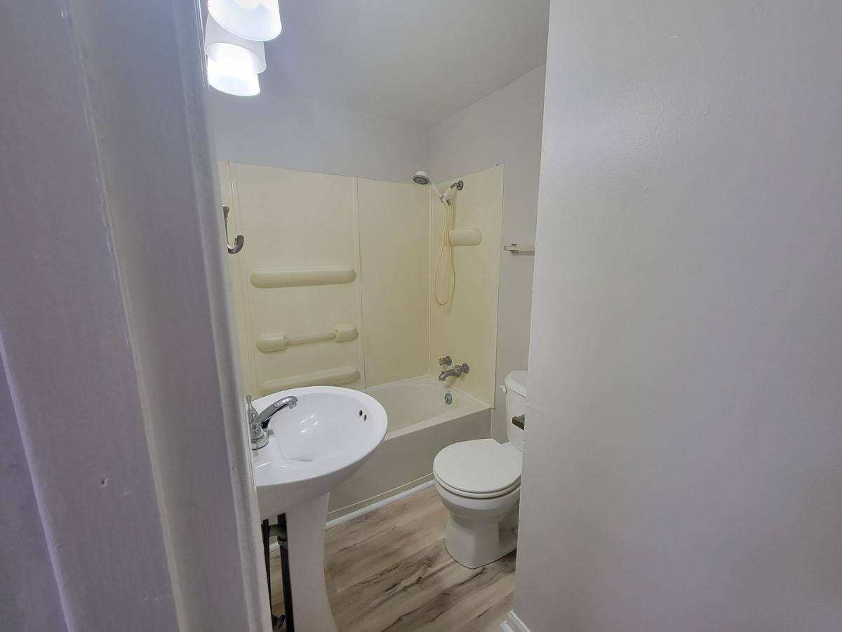 Apartment for rent at 152 Maywood Ave, Creve Coeur, IL 61610