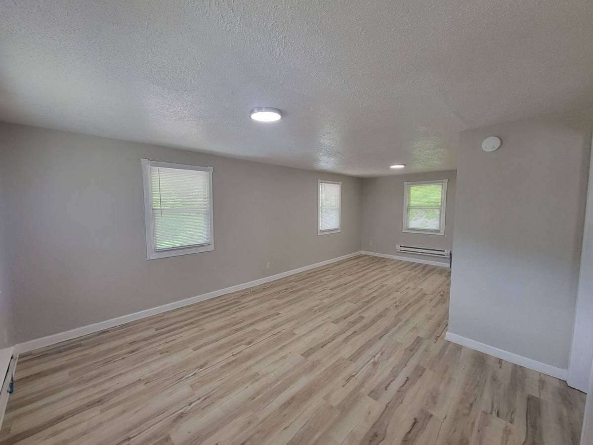 Apartment for rent at 152 Maywood Ave, Creve Coeur, IL 61610