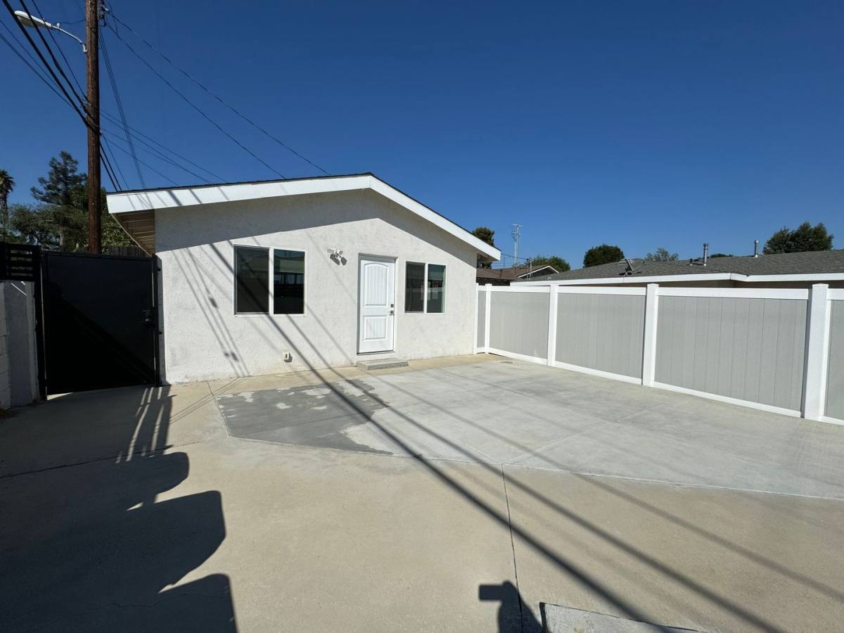 House for rent at 11517 Balboa Blvd, Granada Hills, CA 91344