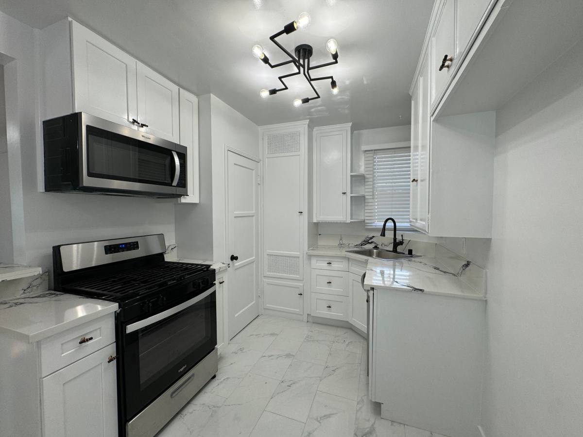 Apartment for rent at 14443-14445 Dickens St, Sherman Oaks, CA 91423