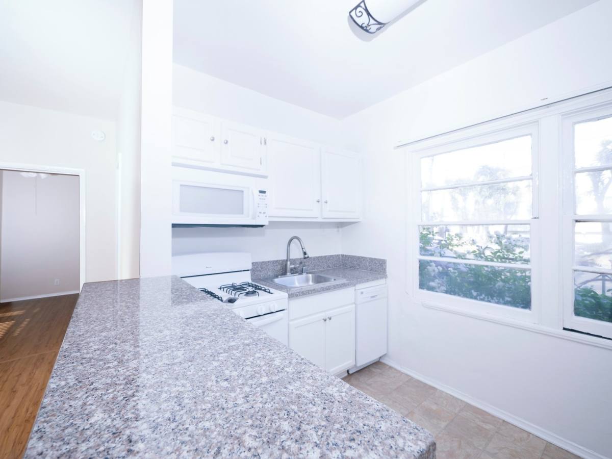 Apartment for rent at 6201 Fountain Ave, Los Angeles, CA 90028