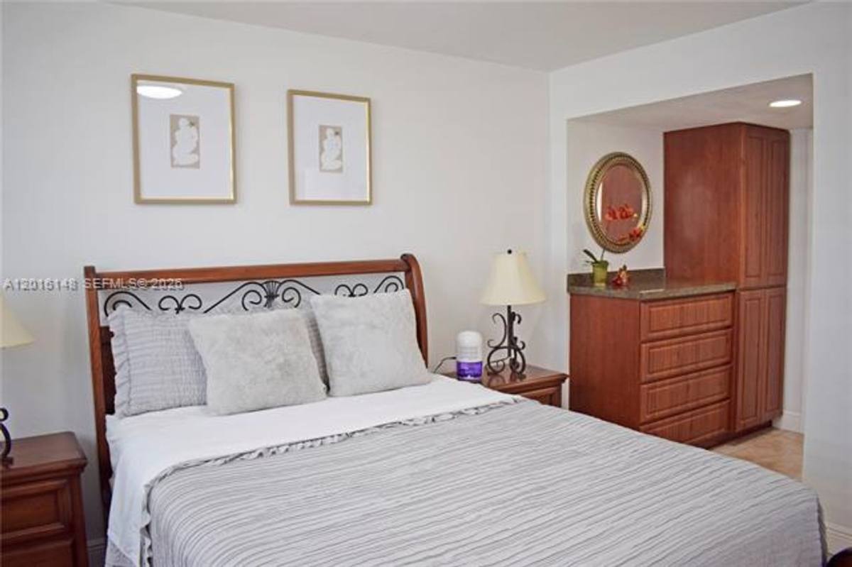 Apartment for rent at 401 Ocean Dr, Miami Beach, FL 33139
