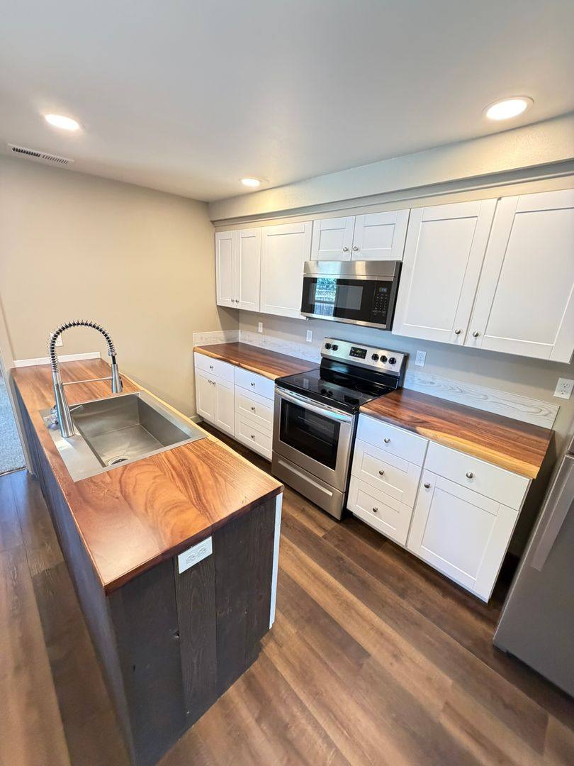 House for rent at 180 Hiatt St, Lebanon, OR 97355