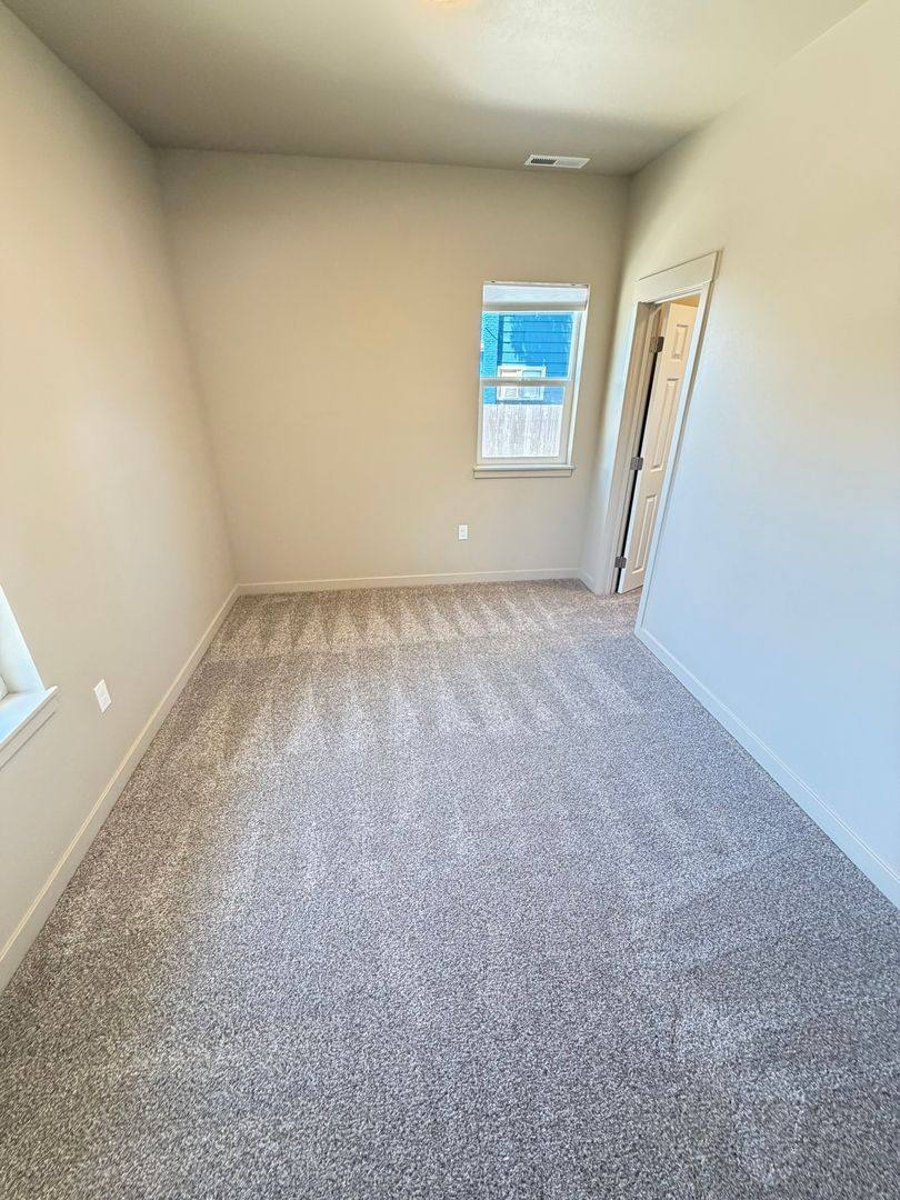 House for rent at 180 Hiatt St, Lebanon, OR 97355