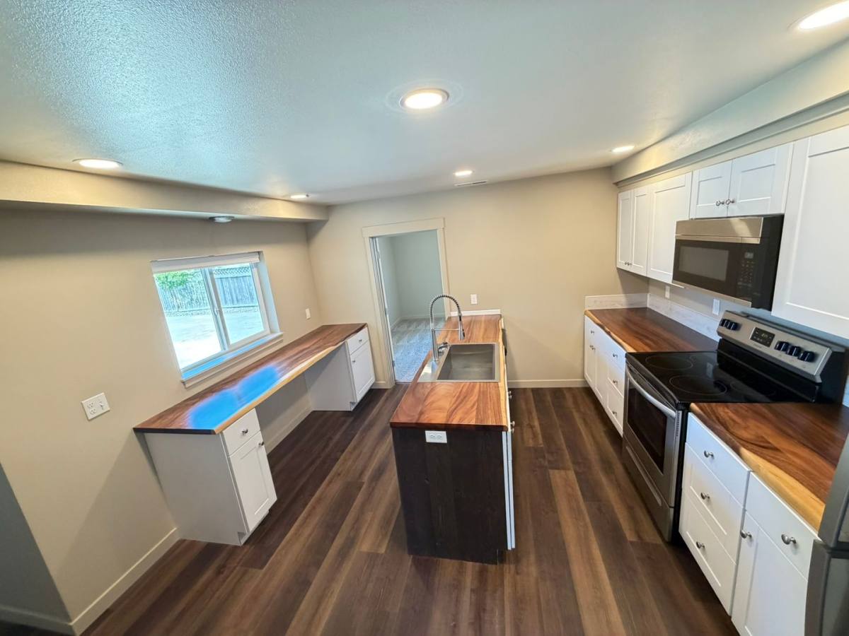 House for rent at 180 Hiatt St, Lebanon, OR 97355