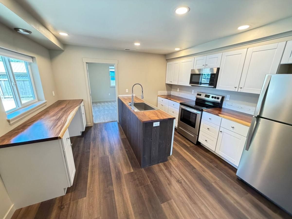 House for rent at 180 Hiatt St, Lebanon, OR 97355