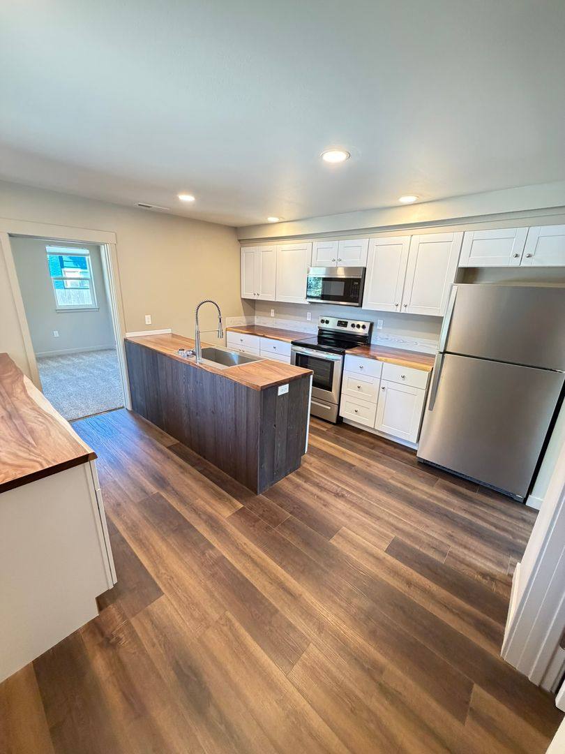 House for rent at 180 Hiatt St, Lebanon, OR 97355