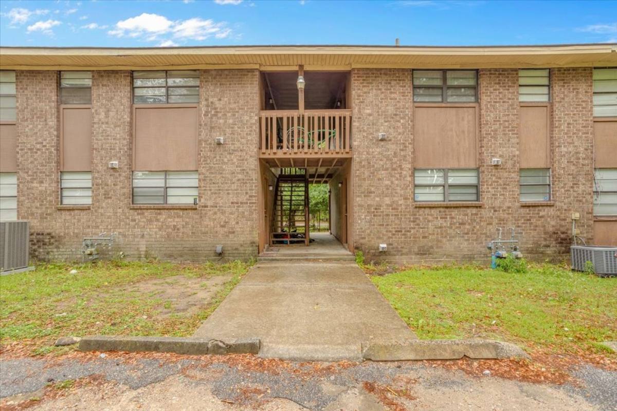 Apartment for rent at 5340 Laroche Ave, Savannah, GA 31404