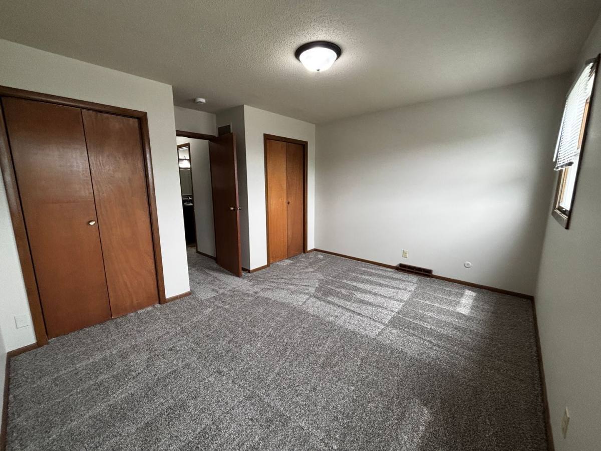 Townhouse for rent at 104 W 37th St, Sioux Falls, SD 57105