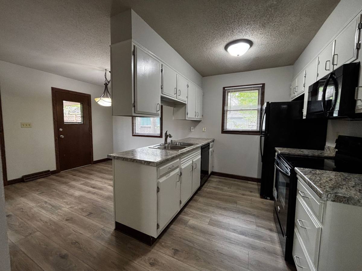 Townhouse for rent at 104 W 37th St, Sioux Falls, SD 57105