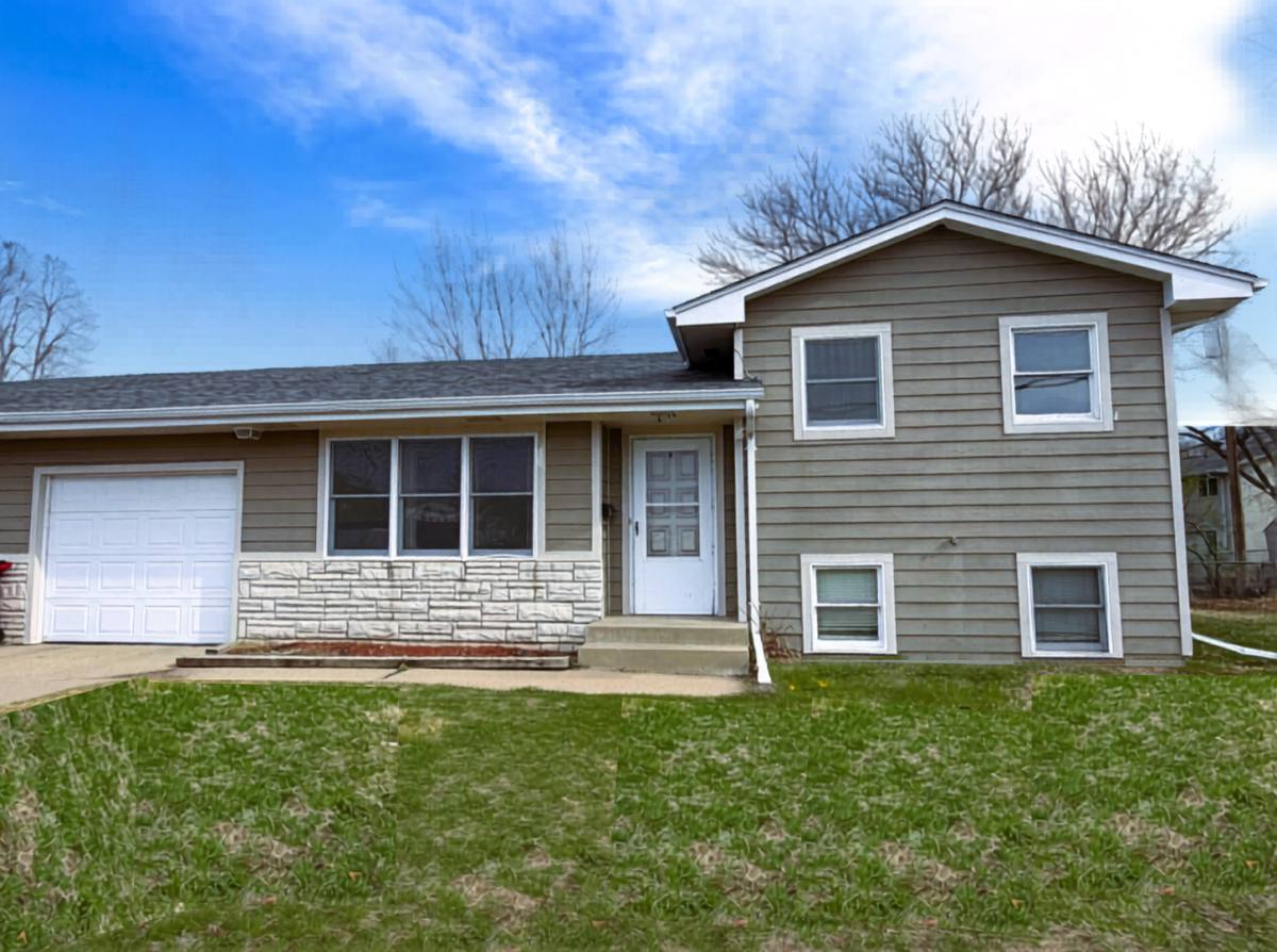 Townhouse for rent at 104 W 37th St, Sioux Falls, SD 57105