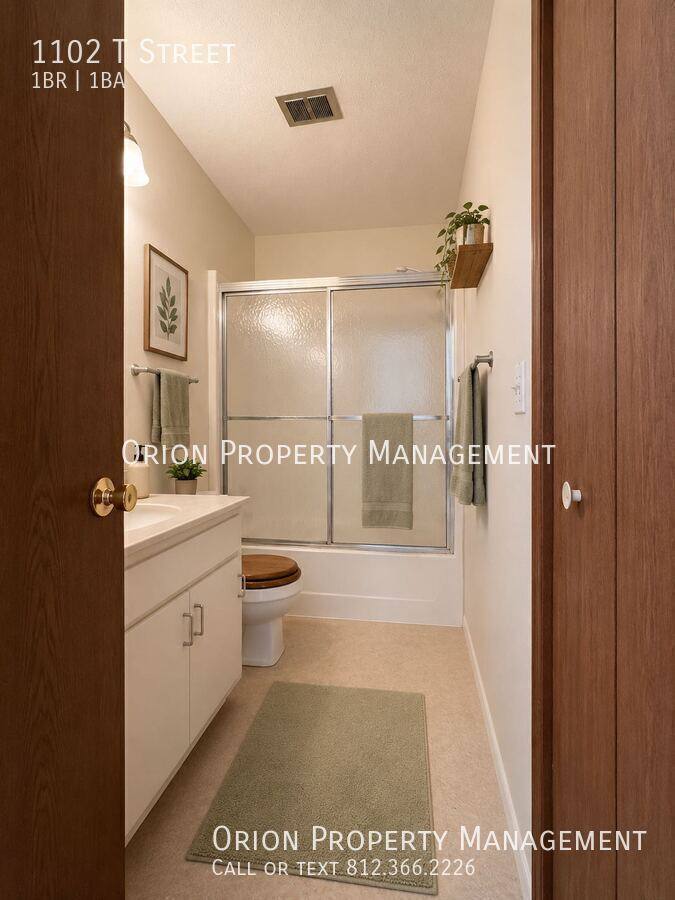 Apartment for rent at 1102 T St, Bedford, IN 47421