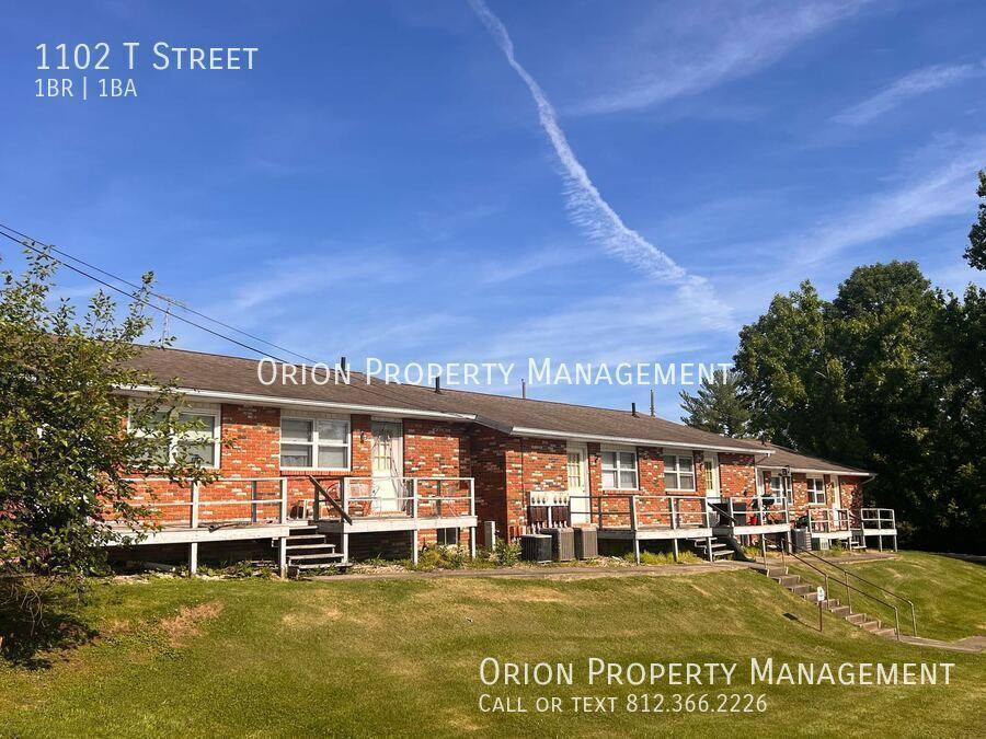 Apartment for rent at 1102 T St, Bedford, IN 47421