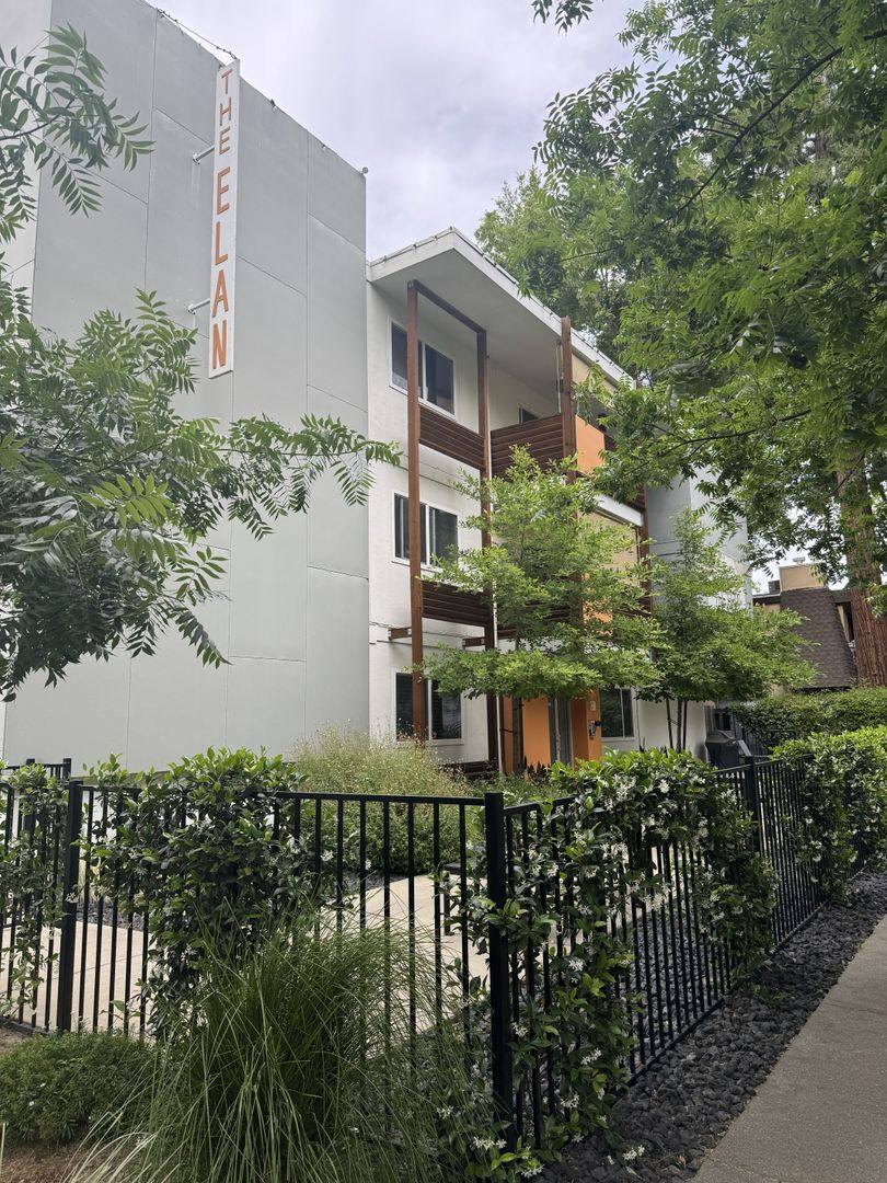 Apartment for rent at 2501 H St, Sacramento, CA 95816