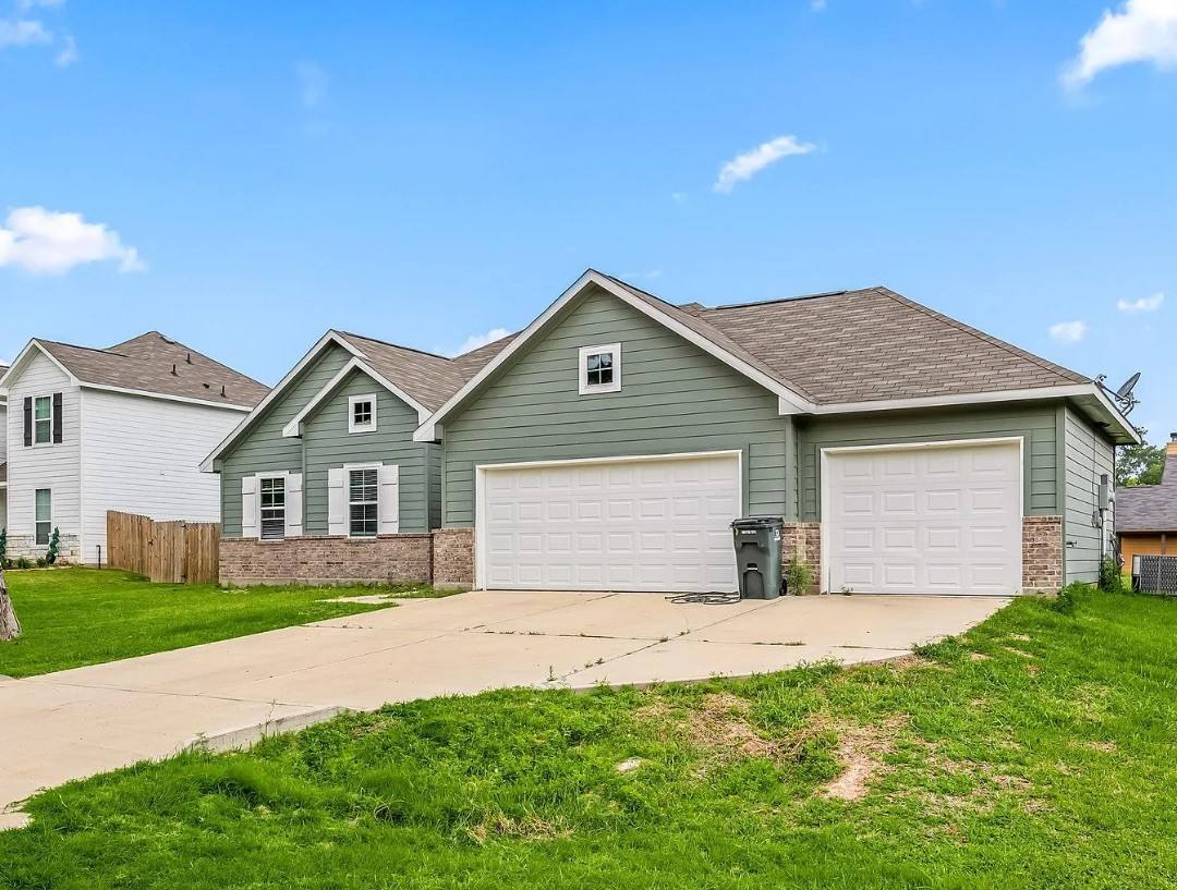Apartment for rent at 26579 Pin Oak Dr, Hempstead, TX 77445