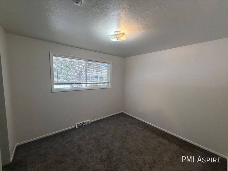 Apartment for rent at 904 Tulip St, Longmont, CO 80501