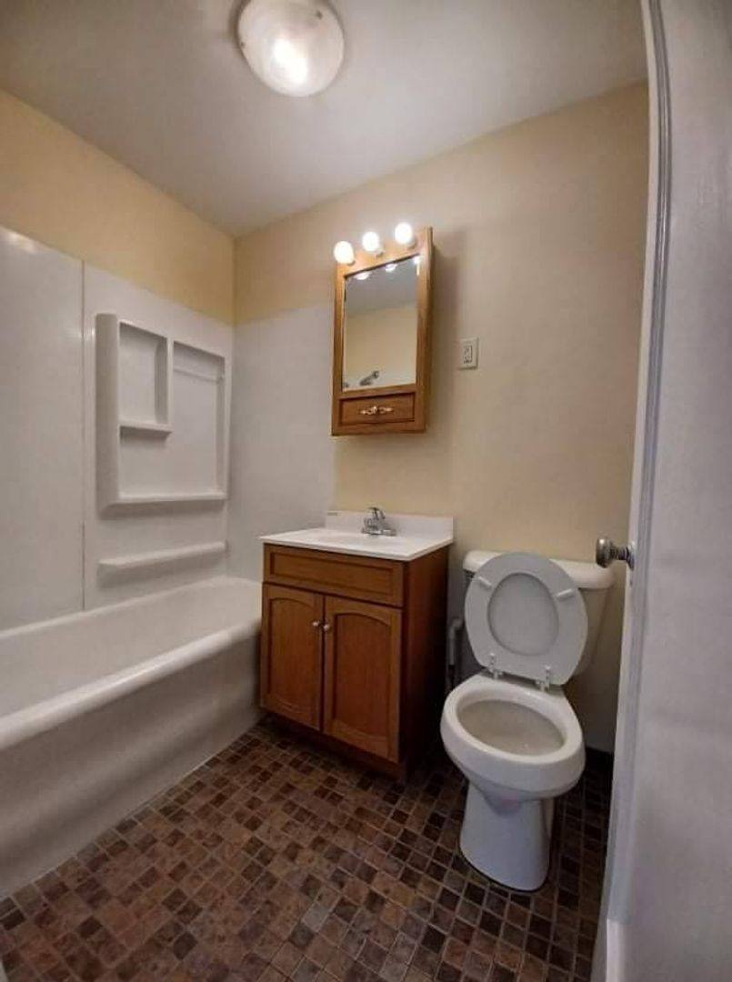 Apartment for rent at 1530-1534 Broadway St, Rockford, IL 61104
