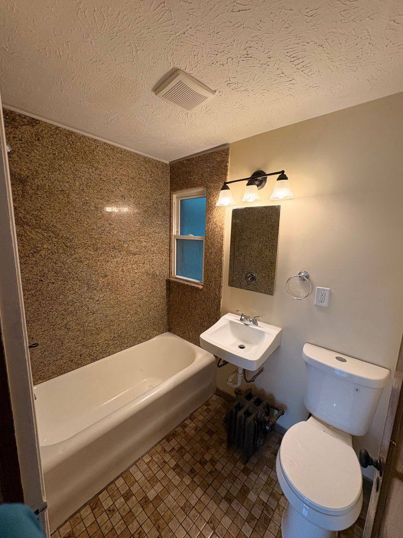 Apartment for rent at 1530-1534 Broadway St, Rockford, IL 61104