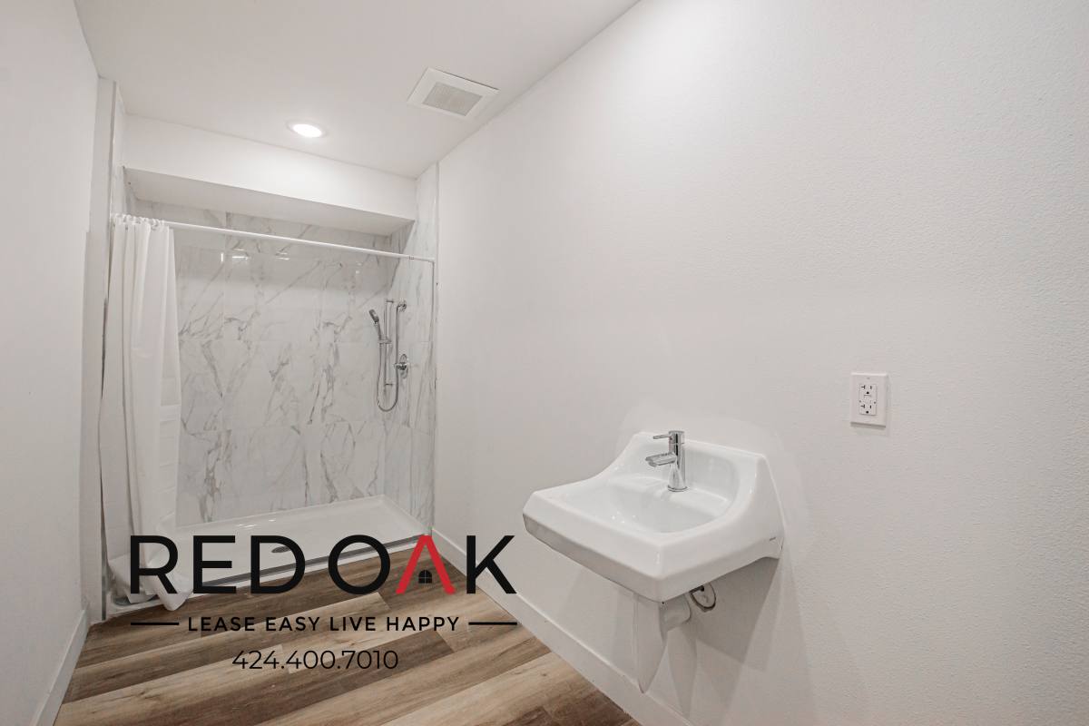 Condo for rent at 2837 San Marino St #105, Los Angeles, CA 90006