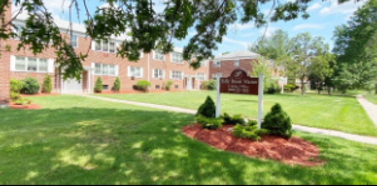 Apartment for rent at 72 Folly Brook Blvd, Wethersfield, CT 06109