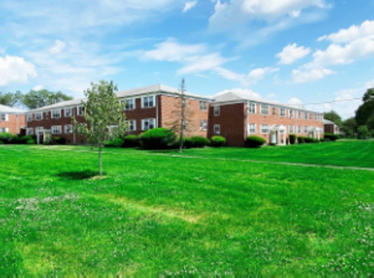 Apartment for rent at 72 Folly Brook Blvd, Wethersfield, CT 06109