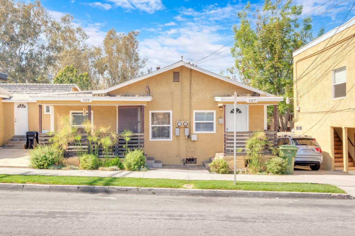 Apartment for rent at 107 S Dacotah St, Los Angeles, CA 90063