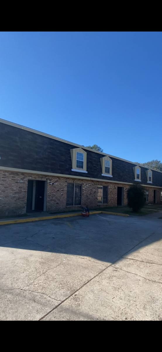 Apartment for rent at 2401 NW Evangeline Thwy, Lafayette, LA 70501