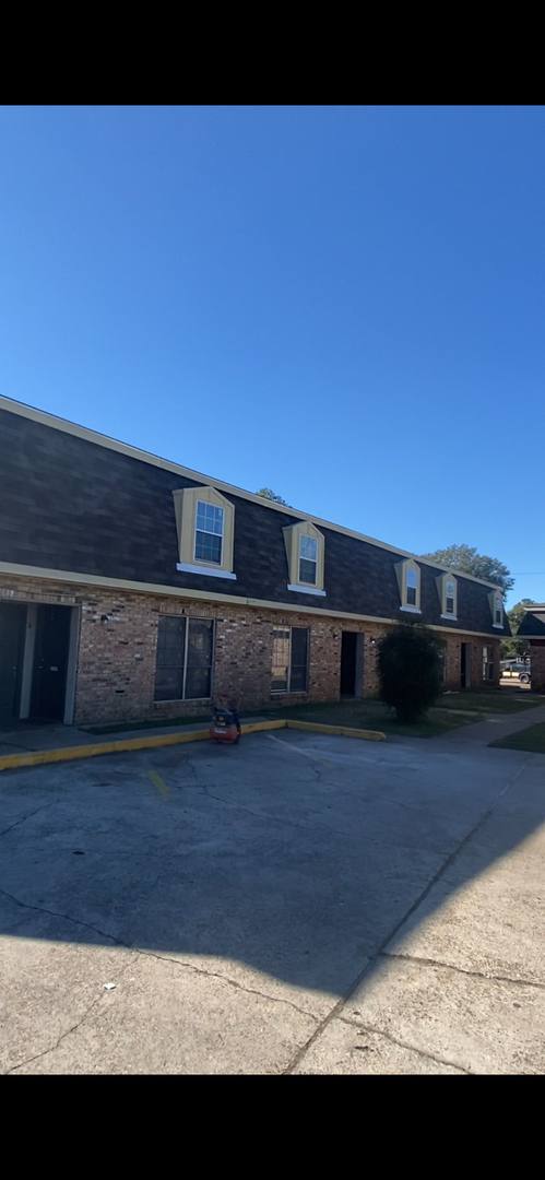 Apartment for rent at 2401 NW Evangeline Thwy, Lafayette, LA 70501